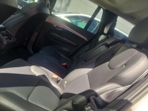 2023 Volvo XC90 B5 Core
