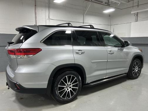 2017 Toyota Highlander SE