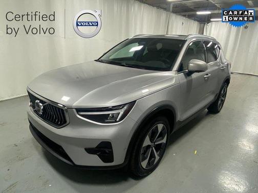 2025 Volvo XC40 B5 Plus Bright Theme