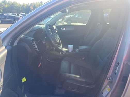 2025 Volvo XC40 B5 Plus Bright Theme