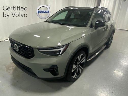 2025 Volvo XC40 B5 Ultra Dark Theme