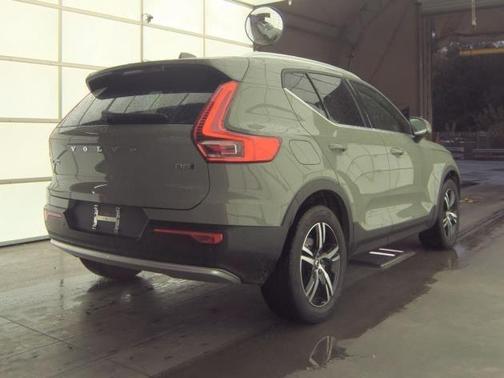 2025 Volvo XC40 B5 Core Bright Theme