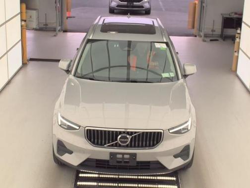 2025 Volvo XC40 B5 Core Bright Theme
