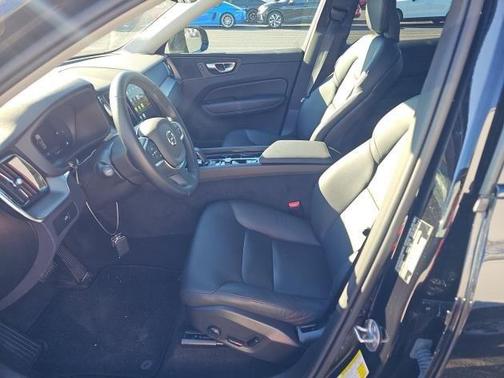 2025 Volvo XC60 B5 Core