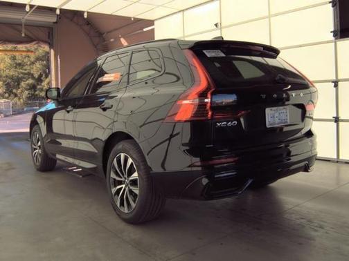 2025 Volvo XC60 B5 Core
