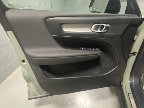 2024 Volvo XC40 B5 Core