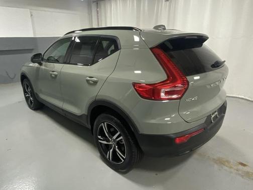 2024 Volvo XC40 B5 Core