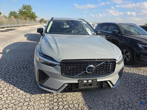 2025 Volvo XC60 B5 Plus
