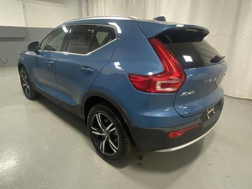 2025 Volvo XC40 B5 Core Bright Theme