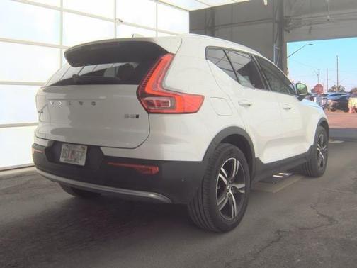 2025 Volvo XC40 B5 Core Bright Theme