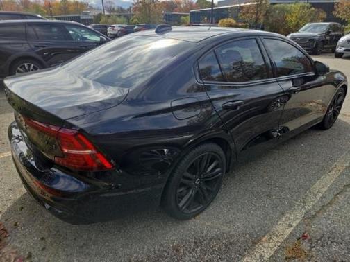 2025 Volvo S60 Plug-In Hybrid T8 Ultra Black Edition
