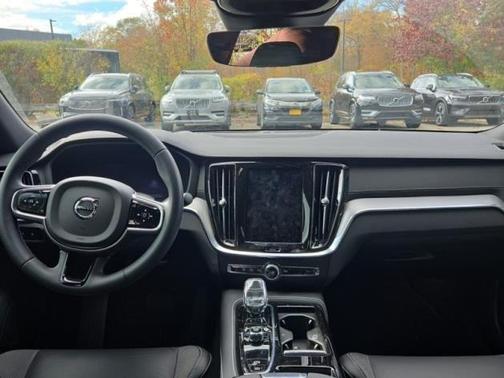 2025 Volvo S60 Plug-In Hybrid T8 Ultra Black Edition