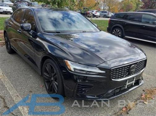 2025 Volvo S60 Plug-In Hybrid T8 Ultra Black Edition