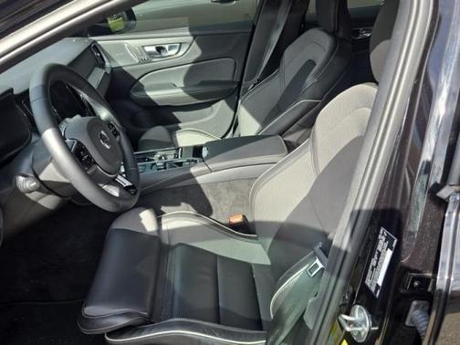 2025 Volvo S60 Plug-In Hybrid T8 Ultra Black Edition