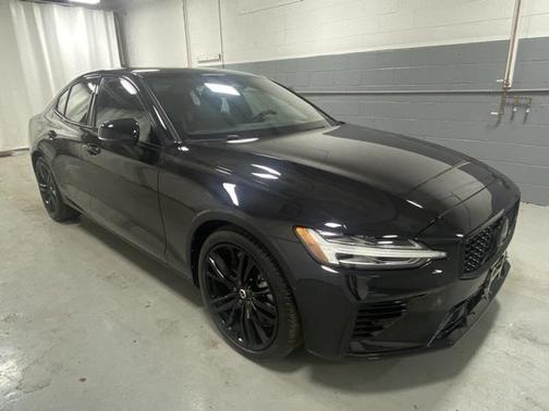 2025 Volvo S60 Plug-In Hybrid T8 Ultra Black Edition