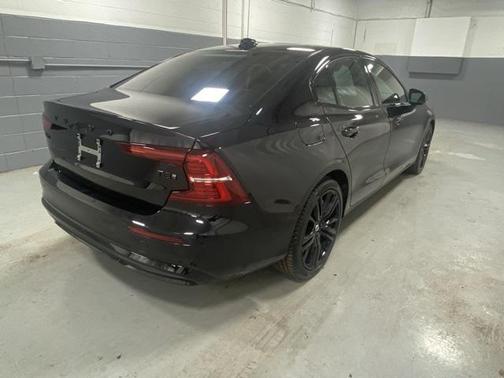 2025 Volvo S60 Plug-In Hybrid T8 Ultra Black Edition