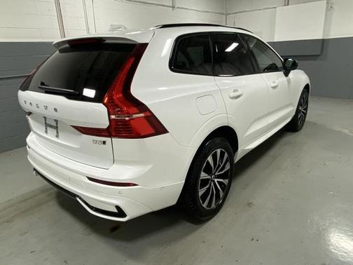 2025 Volvo XC60 B5 Plus