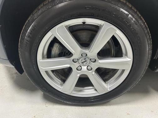 2023 Volvo XC90 B6 Core