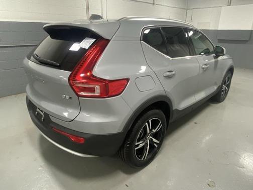2025 Volvo XC40 B5 Core Bright Theme