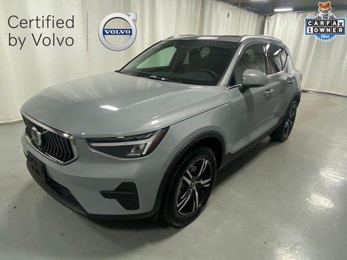 Vapour Grey Metallic 2025 Volvo XC40 B5 Core Bright Theme
