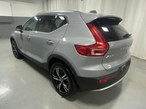 2025 Volvo XC40 B5 Core Bright Theme