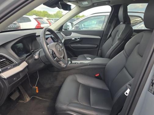 2025 Volvo XC90 B5 Core