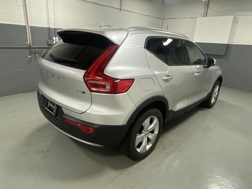 2019 Volvo XC40 T5 Momentum