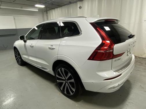 2023 Volvo XC60 B6 Ultimate Bright Theme