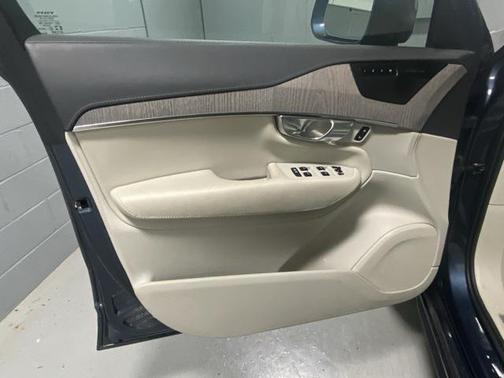 2022 Volvo XC90 Recharge Plug-In Hybrid T8 Inscription 6 Passenger