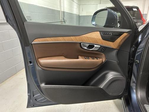 2024 Volvo XC90 B5 Plus Bright Theme