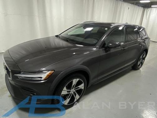 2024 Volvo V60 Cross Country B5 Plus
