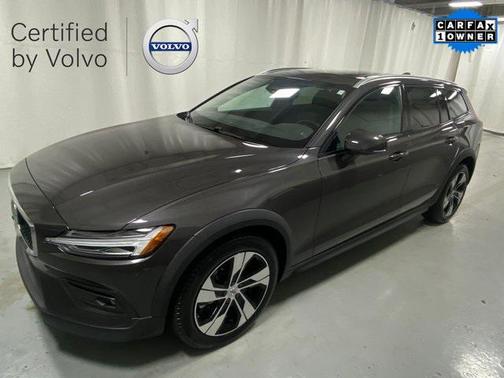 2024 Volvo V60 Cross Country B5 Plus