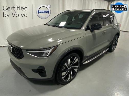 2023 Volvo XC40 B5 Plus Dark Theme
