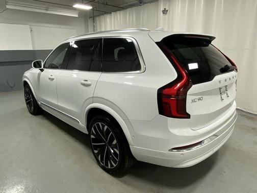 2025 Volvo XC90 B5 Plus 7-Seater