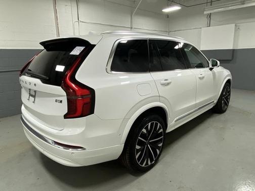 2025 Volvo XC90 B5 Plus 7-Seater