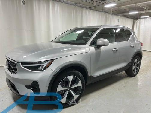 Silver Dawn Metallic 2025 Volvo XC40 B5 Plus Bright Theme