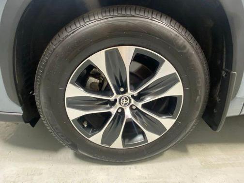 Moon Dust 2020 Toyota Highlander XLE