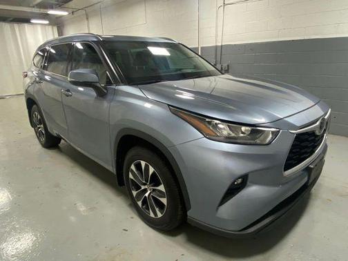 Moon Dust 2020 Toyota Highlander XLE
