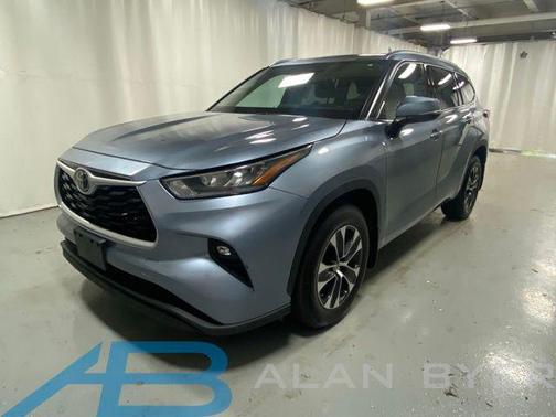 Moon Dust 2020 Toyota Highlander XLE