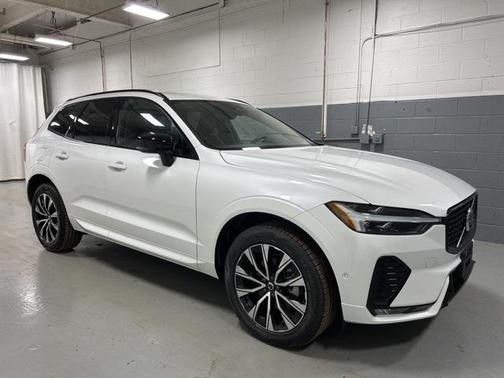 2025 Volvo XC60 B5 Plus