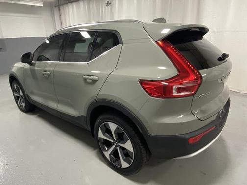 2024 Volvo XC40 B5 Plus Bright Theme