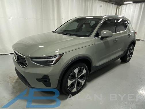 2024 Volvo XC40 B5 Plus Bright Theme