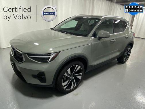 2024 Volvo XC40 B5 Ultimate Bright Theme