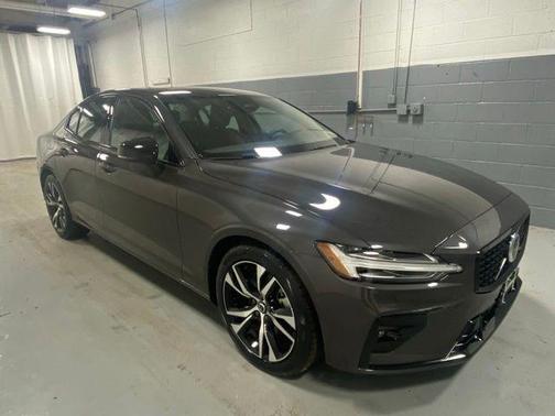 Platinum Grey 2025 Volvo S60 B5 Core