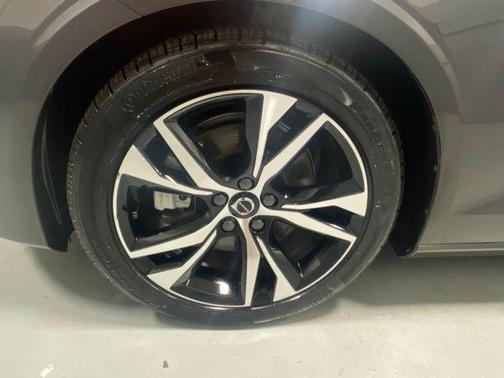 Platinum Grey 2025 Volvo S60 B5 Core