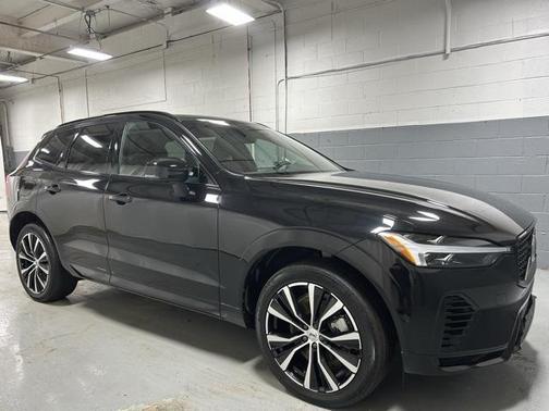 2023 Volvo XC60 Recharge Plug-In Hybrid T8 Plus Dark Theme