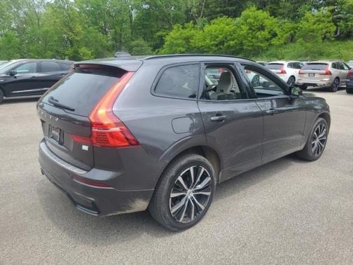 2023 Volvo XC60 Recharge Plug-In Hybrid T8 Ultimate Dark Theme
