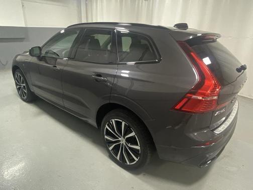 2023 Volvo XC60 Recharge Plug-In Hybrid T8 Ultimate Dark Theme