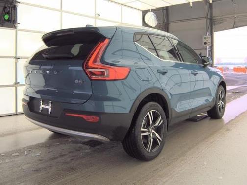 2025 Volvo XC40 B5 Core Bright Theme
