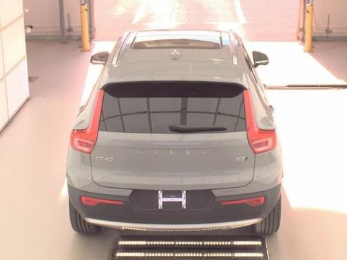 2025 Volvo XC40 B5 Plus Bright Theme